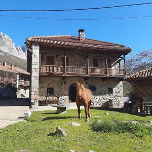 فندق La Casa Vieja En Valdeon Soto De Valdeon Exterior photo