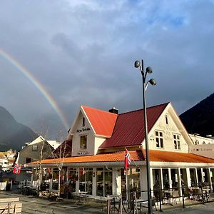 فندق Stryn Kaffebar & Vertshus Exterior photo