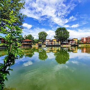 فندق أوجنيانوفوفي  Waterside Houses Exterior photo