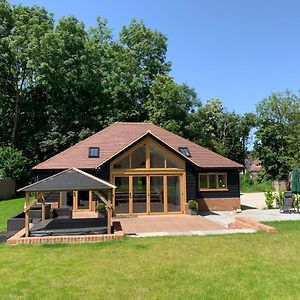 Chestnut-Lodge Is Rural, Secluded, Private With Hot Tub ميدستون Exterior photo