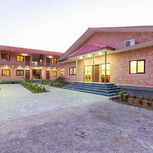 Badreni Jungle Resort سوراها Exterior photo