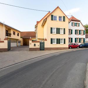 مبيت وإفطار Friesenheim is an Ortsgemeinde Weingut Und Gaestehaus Henrici Exterior photo