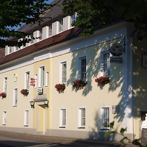 Gasthaus-Pension Schwarzer Graf فينديشغارشتن Exterior photo