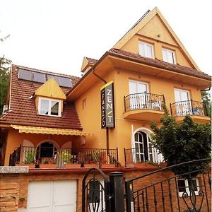 مبيت وإفطار ميسكولك Zenit Panzio Exterior photo