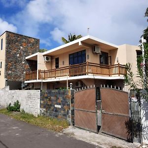 Comfortable Apartment In Blue Bay With Shared Pool Exterior photo