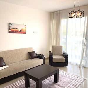 Comfortable One-Bedroom Apartment Near The Sea And Casino Merit Park Sel 2-6 كيرينيا Exterior photo