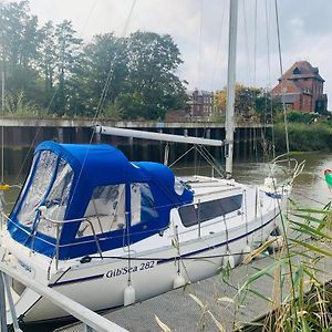 Cosy Sailing Boat Glamping Accommodation On The River In ساندويتش Exterior photo