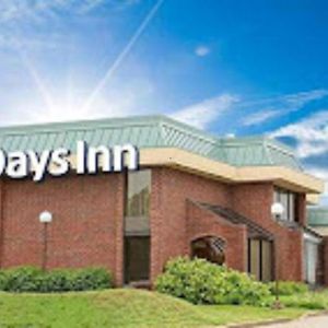 Days Inn By Wyndham رولا Exterior photo