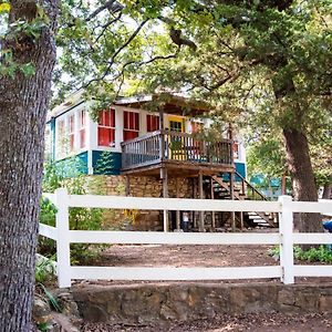 Davis The Bluebird Cottage Style Cabin With Hot Tub Near Turner Falls And Casinos Exterior photo