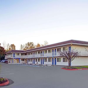 Motel 6-Troutdale, Or - Portland East Exterior photo