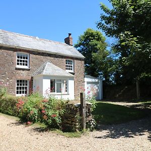 Trenouth Cottage بادستو Exterior photo