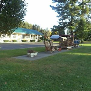 Lanesborough Weathervane Motel Lanesboro Exterior photo