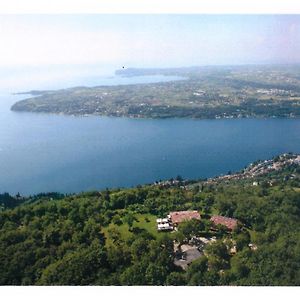 سالو La Fiocchina - Magic Place - Apartments & Studios In Garda Lake - Countryside Farmhouse, Inside The Middle Of The Lake Exterior photo