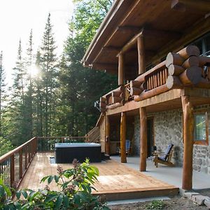 سانت فوستين Breathtaking Log House With Hottub - Summer Paradise In Tremblant Exterior photo