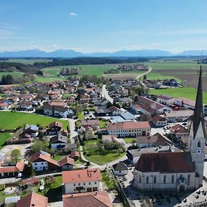 شقة Modernes Loft Vor Den Toren Des Chiemgaus Tacherting Exterior photo