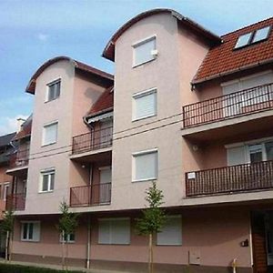 شقة Margit Apartman Hajdúszoboszló Exterior photo