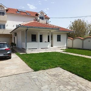 Krnjaca Serbian Home With Garden Exterior photo