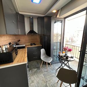 يريفان Designed Apartment With French Balcony Self Check In Exterior photo