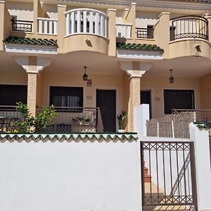 فيلا Agradable Adosado Con Piscina سيوداد كيسادا Exterior photo