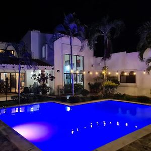 تيلا Casa Del Arte, A Luxury Beachfront Villa With Private Pool Exterior photo