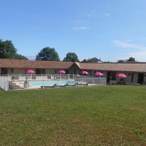 مبيت وإفطار Abjat-sur-Bandiat L'Auberge Exterior photo