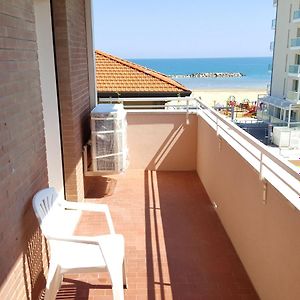 ريميني 3 Bedrooms Apartement With Sea View Furnished Balcony And Wifi At Viserba Exterior photo