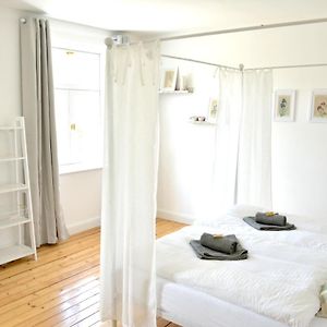 White Midsommar - Stilvolle Wohnung, 3 Schlafzimmer, Wohnzimmer, Kueche لاندشوت Exterior photo