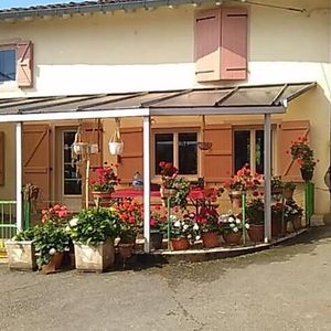 فندق Gite A La Ferme Montesquieu-Avantes Exterior photo