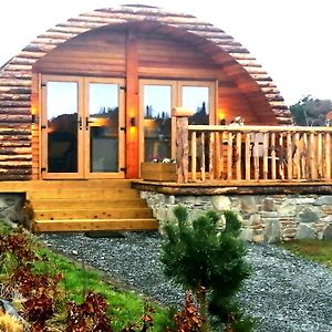 نيوري Tollymore Luxury Log Cabins Exterior photo