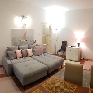 شقة Ravagy Apartman Kecskemét Exterior photo