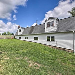 Burton Loft Unplugged With Outdoor Space In Amish Country! Exterior photo