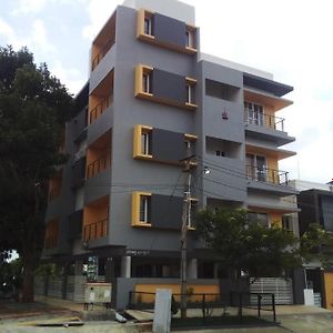 The Vihar Service Apartment مَسّور Exterior photo