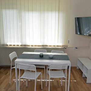 كرالييفو Affordable And Newly Renovated 1-Bedroom Apartment Exterior photo