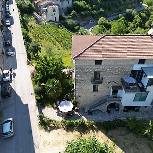 الشقق الفندقية Petinaفي  Casa Sarlo Exterior photo