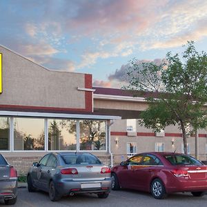 موتيل Super 8 By Wyndham Brandon Mb Exterior photo