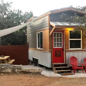 أوستن Fox Tiny Home - The Cabins At Rim Rock Exterior photo