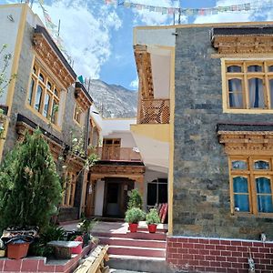 فندق Himalayan Regal House Deskit Exterior photo