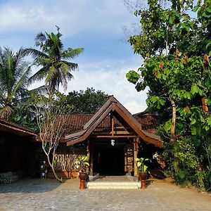 فندق Griyo Jawi - Cabins & Pool ماجلانج Exterior photo