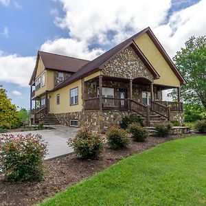 Mars Hill Hot Tub, Views & Game Room - 20 Min To Downtown Asheville! Exterior photo
