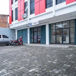 فندق Reddoorz Near Stasiun تانجيرانغْ Exterior photo