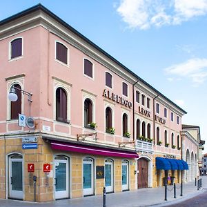 مانياغو Albergo Leon D'Oro Exterior photo