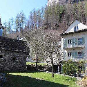 فندق Camera In Casa Eva Brione  Exterior photo