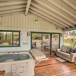فيلا Cozy Pine Retreat With Private Hot Tub And Views Exterior photo