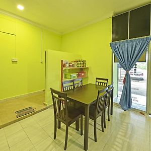 Kampung Raja Oyo 90551 Zn Mix Homestay & Roomstay Exterior photo