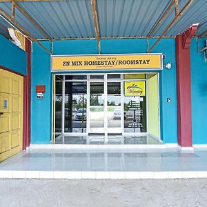 Oyo 90551 Zn Mix Homestay & Roomstay Kampung Raja Exterior photo