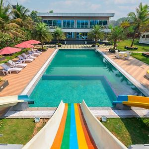 Padghe Saffronstays Palm Paradise, Kalyan Khadavli - Swimming Pool With Water Slides, Gazebo And Indoor Games Exterior photo