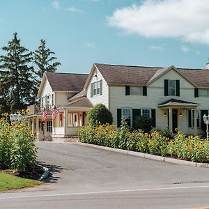 Skaneateles Suites Exterior photo