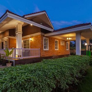Pālghar Stayvista'S Wandering Greens - Mountain-View Villa With Pool, Spacious Lawn & Balcony Exterior photo