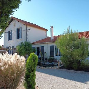 بونس Le Clos Des Passiflores - Chambres Et Table D'Hotes Exterior photo