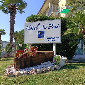 Hotel Ai Pini غرادو Exterior photo